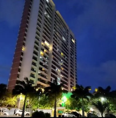 O edifício onde o quarto em acomodação particular está situado