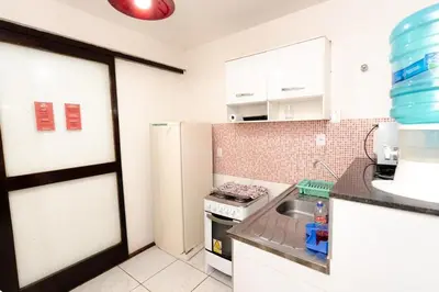 A cozinha ou kitchenette de Charmoso Flat Funcional No PAPICU Próximo AO SHOPPING RIO MAR