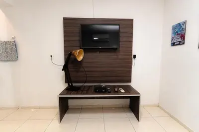 Uma televisão e/ou sistema de entretenimento em Charmoso Flat Funcional No PAPICU Próximo AO SHOPPING RIO MAR