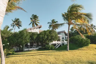 Um jardim no exterior de Casa Uru