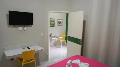 Uma televisão e/ou sistema de entretenimento em São José Village