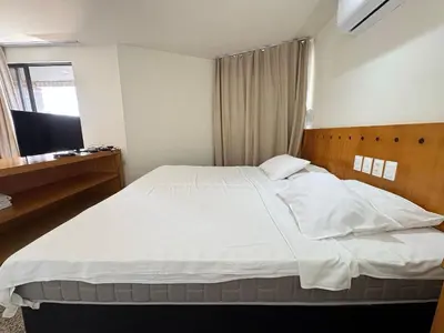 Uma cama ou camas num quarto em Flat Blue Tree Beira Mar by Escala