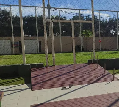 Comodidades para jogar ténis e squash em Beach Village 707 Norte frente ao mar ou nas proximidades