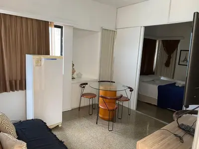 Uma área de estar em Flat Frente Mar 4 hospedes401
