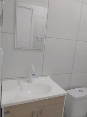 Uma casa de banho em Estrela Apartamento 2 terreo - Quarto e sala com cozinha americana na praia do prea-Ce