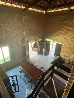 Uma área de estar em Casa Tijolinho - Barro Pret0, Aquiraz