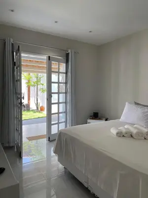 Uma cama ou camas num quarto em Charlotte House