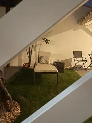 Uma área de estar em Charlotte House