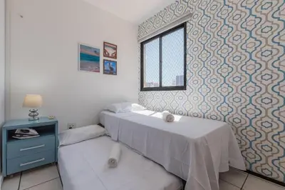 Uma cama ou camas num quarto em Hamilton #1404 - Apto na praia by Carpediem