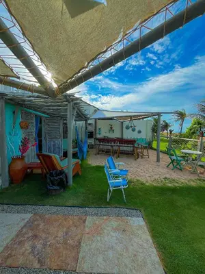 Um jardim no exterior de ASAS DEL MAR - SUITES