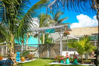 Um jardim no exterior de ASAS DEL MAR - SUITES