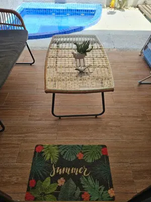 A piscina em ou perto de Flêbeach