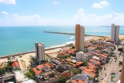 Uma vista do mar geral ou uma vista do mar a partir do apartamento