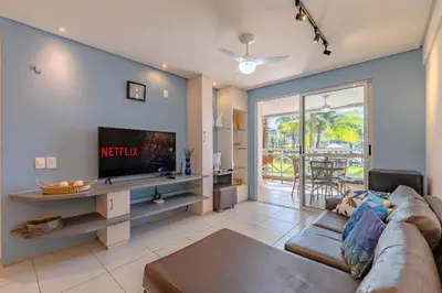 Uma televisão e/ou sistema de entretenimento em Portamaris Resort - Apartamento luxo by Carpediem