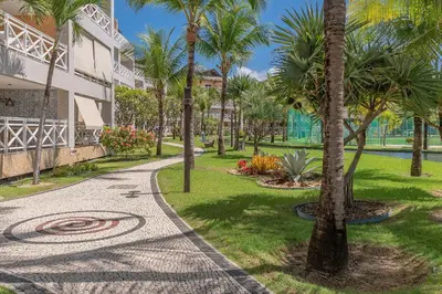 Um jardim no exterior de Portamaris Resort - Apartamento luxo by Carpediem