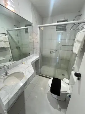 Uma casa de banho em 952A Golden Flat Fortaleza