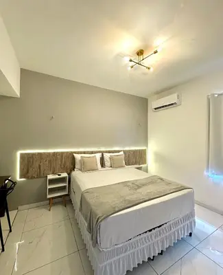 Uma cama ou camas num quarto em 958 Golden Flat Fortaleza