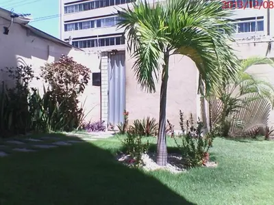 Um jardim no exterior de Residencial André Reis