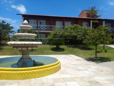 Um jardim no exterior de Hotel Porto Belo