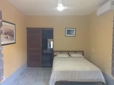 Uma cama ou camas num quarto em SOS Kite Hostel