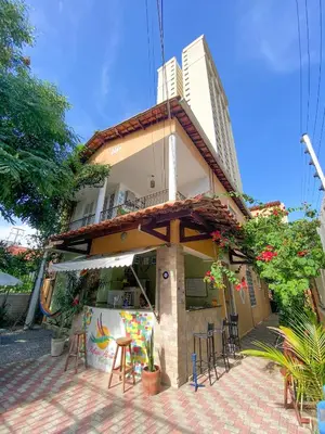 O edifício onde o hostel está situado