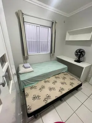 Uma cama ou camas num quarto em Apartamento próximo ao aeroporto