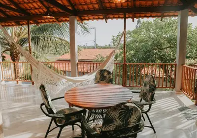 Uma varanda ou terraço em Vila hangloose pôr do sol