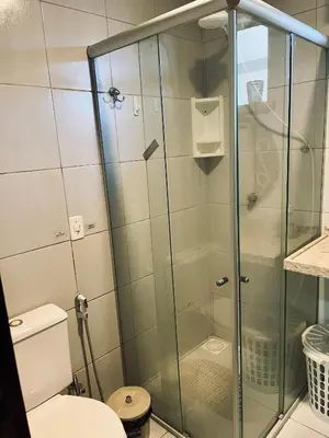 Uma casa de banho em Apto 2 quartos - Condomínio Frente Mar
