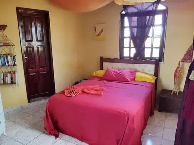 Uma cama ou camas num quarto em Beautiful house 5 minutes on foot to centre, Wi-Fi, parking, kitchen