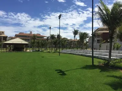 Um jardim no exterior de Golf Ville Resort Residence Bloco 64mar Apto 31 Aquiraz - Ceara - Brasil