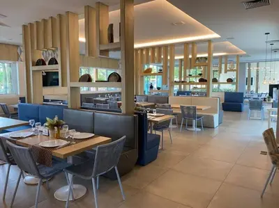 Um restaurante ou outro lugar para comer em Golf Ville Resort Residence Bloco 64mar Apto 31 Aquiraz - Ceara - Brasil