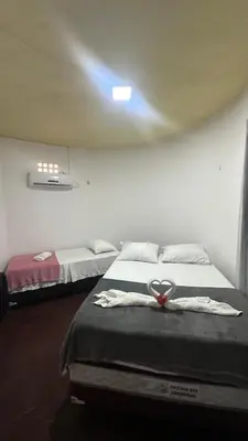Uma cama ou camas num quarto em Pousada Capitólio 04 Canoa Quebrada