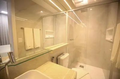 Uma casa de banho em Flat Beira Mar