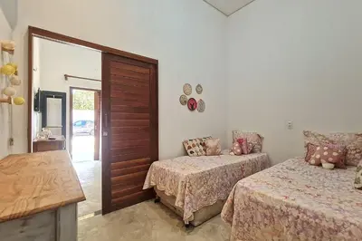 Uma cama ou camas num quarto em Chalés em Jericoacoara por Carpediem
