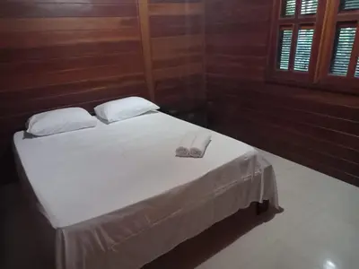 Uma cama ou camas num quarto em Casa de madeira A 6km de Guaramiranga