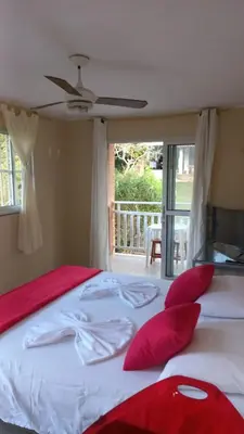 Uma cama ou camas num quarto em Pousada Rota Do Beija Flor PACOTI-CE