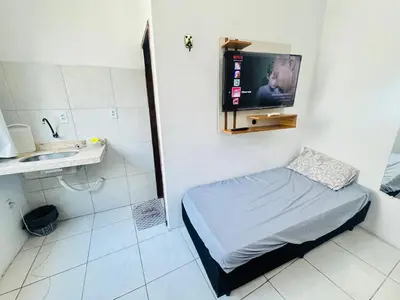 Uma televisão e/ou sistema de entretenimento em Ap Mobiliado no Campo dos Velhos