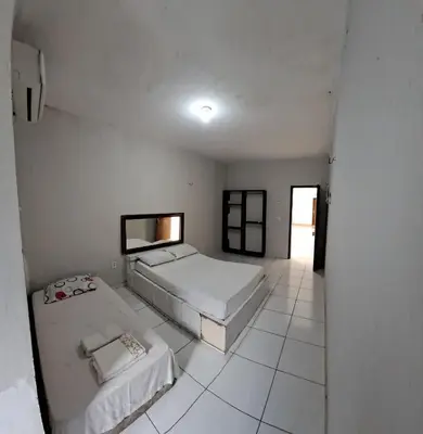Uma cama ou camas num quarto em Pousada leblon