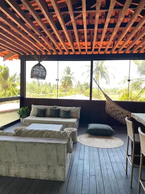 Uma área de estar em Casas Oceanicas