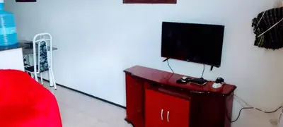Uma televisão e/ou sistema de entretenimento em Chalé Sitio Miranda Sra Solange