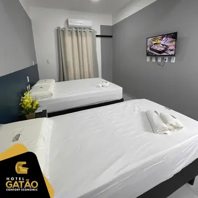 Uma cama ou camas num quarto em HOTEL GATAO