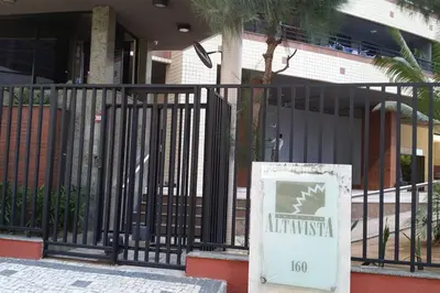 O edifício onde o apartamento está situado