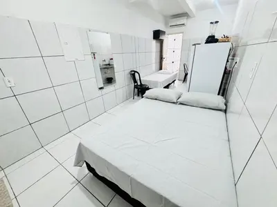 Uma cama ou camas num quarto em Ap no Derby com Garagem
