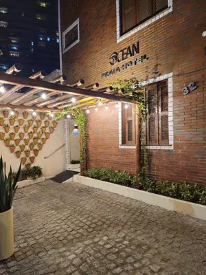 O edifício onde o hotel está situado