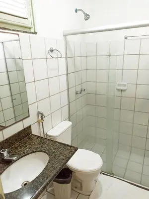 Uma casa de banho em Ocean Praia Hotel