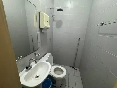 Uma casa de banho em Mini Ap no derby com Garagem
