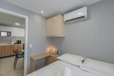 Uma cama ou camas num quarto em My Way #127 - Quádruplo em Meireles por Carpediem