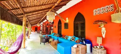 Uma área de estar em Castelo Vendôm Ecolodge Parajuru