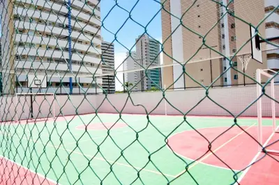Comodidades para jogar ténis e squash em Condomínio Zaragoza no Parque Del Sol ou nas proximidades