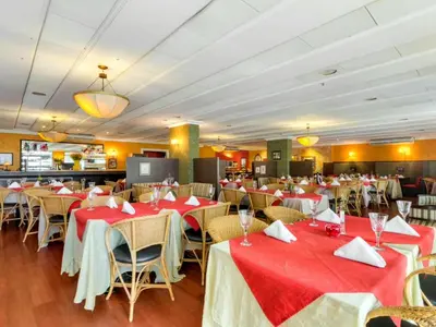 Um restaurante ou outro lugar para comer em Premium Flats - Saint Martin